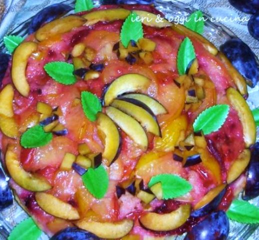 Torta rovesciata di prugne fresche