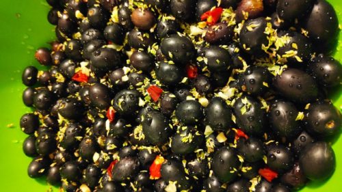 Livi nigri nella cucina calabrese Olive nere in salamoia