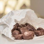 Dates Plums_in_chocolate,_Wawel Datteri ricoperti di cioccolato