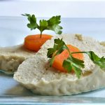 pesce finto Gefilte_fish_topped_with_slices_of_carrot