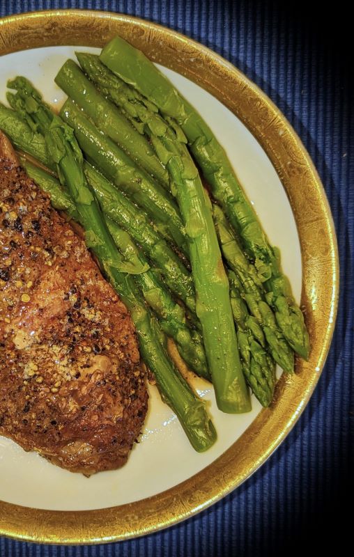 fegato asparagi Steak_and_asparagus_-_Massachusetts